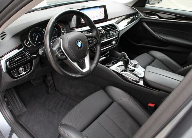 BMW 530 E  I PERFORMANCE Plug-In Hybrid