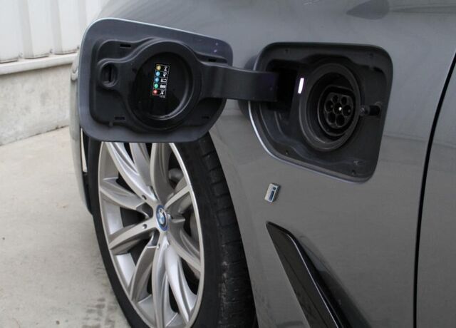 BMW 530 E  I PERFORMANCE Plug-In Hybrid